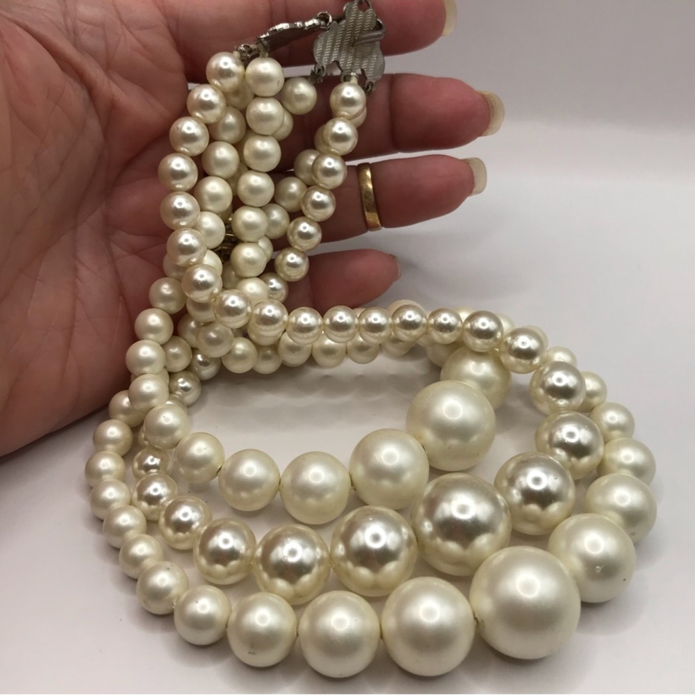 Elegant Triple Layer Faux Pearl Necklace - Picture 6 of 8
